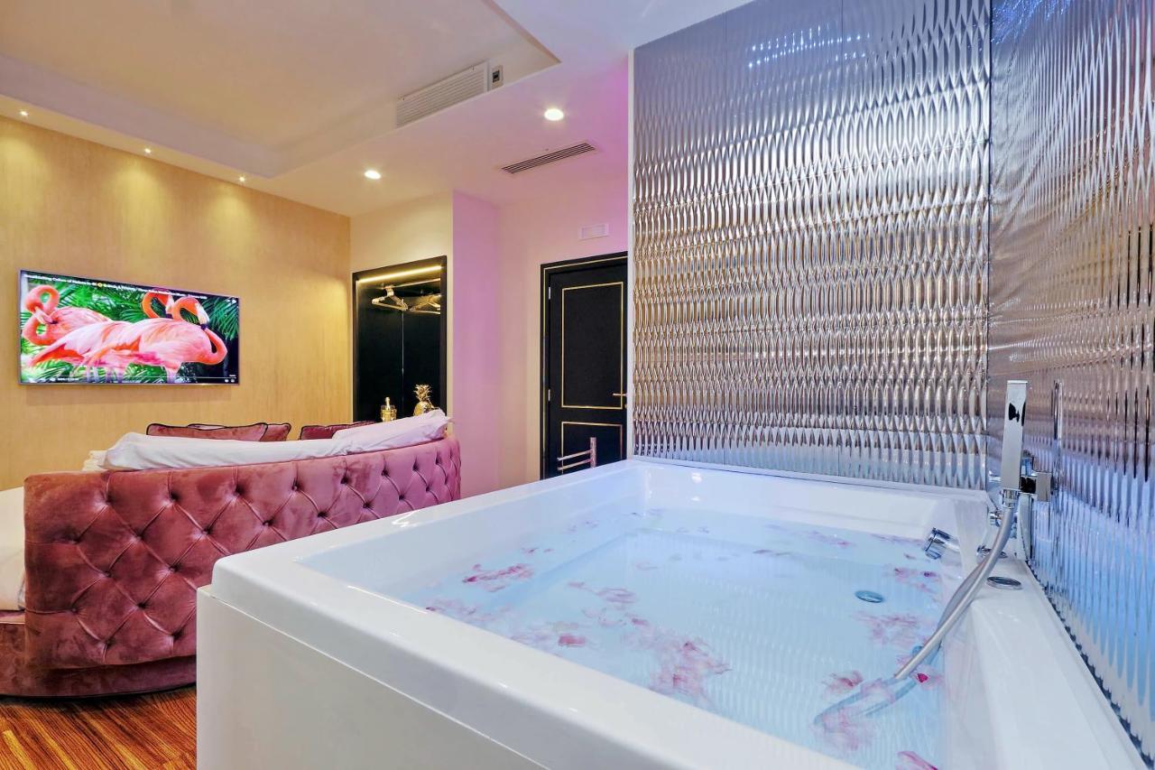 רומא Spanish Hills Collection Luxury Suites & Jacuzzi מראה חיצוני תמונה