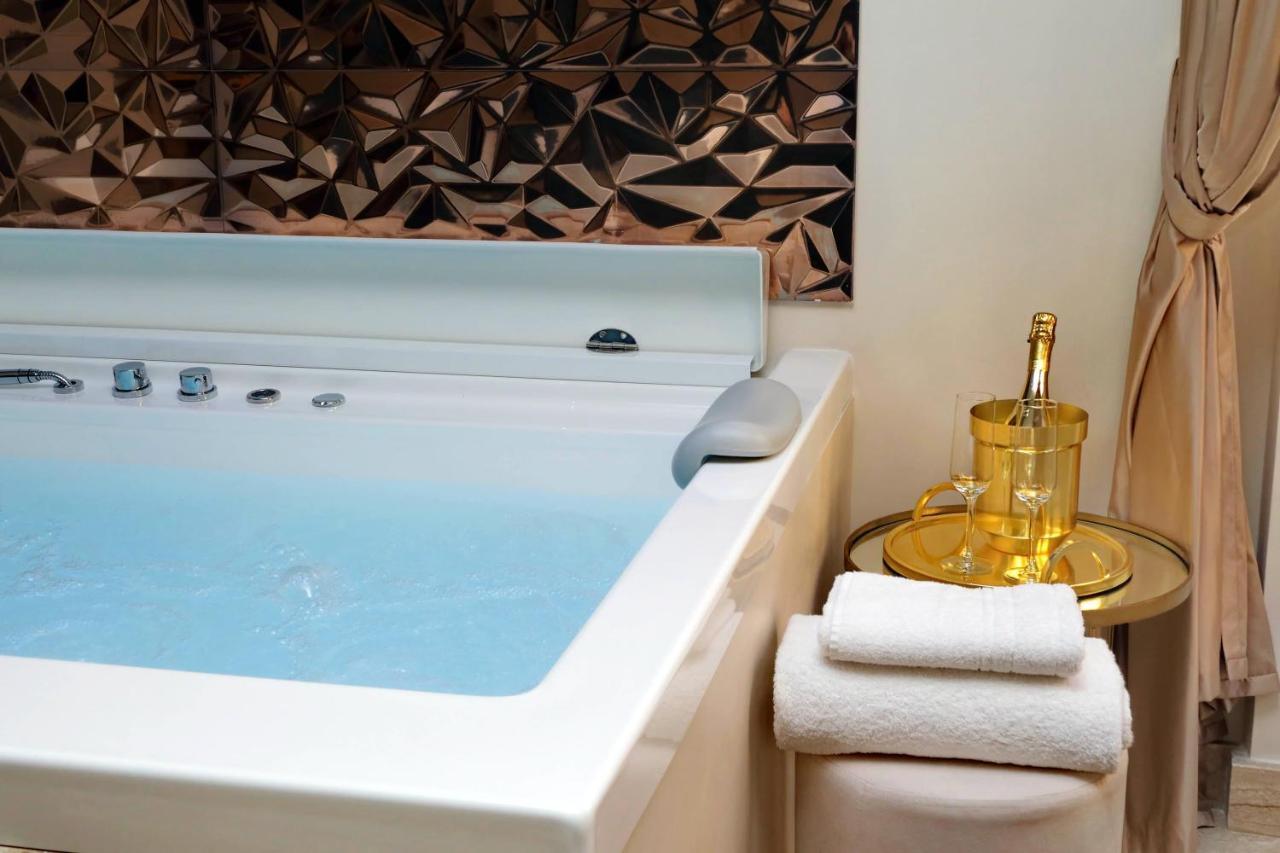 רומא Spanish Hills Collection Luxury Suites & Jacuzzi מראה חיצוני תמונה