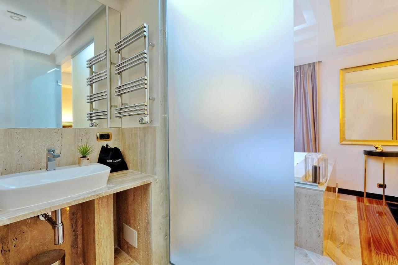רומא Spanish Hills Collection Luxury Suites & Jacuzzi מראה חיצוני תמונה