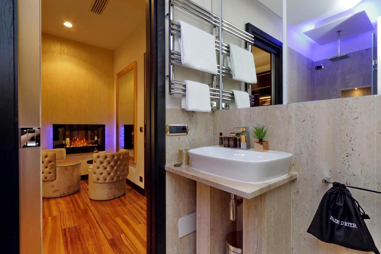 רומא Spanish Hills Collection Luxury Suites & Jacuzzi מראה חיצוני תמונה