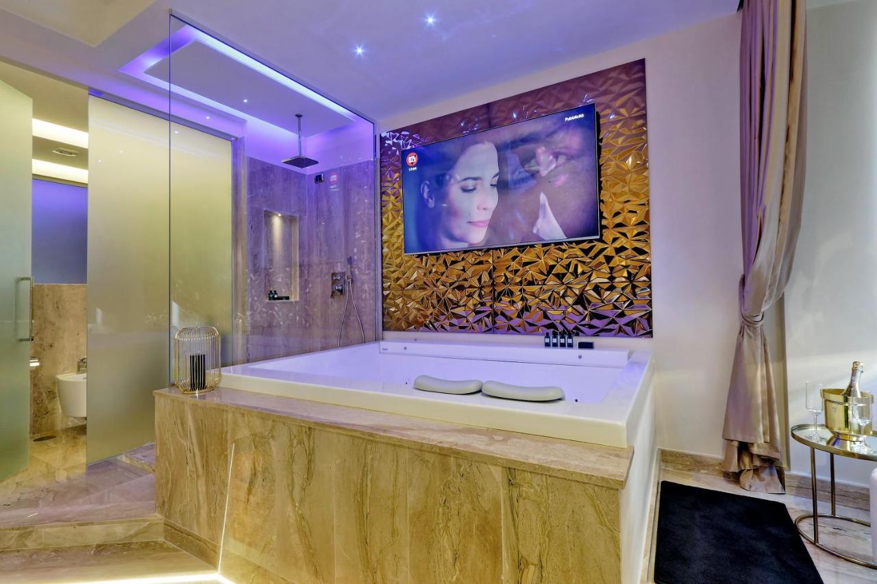 רומא Spanish Hills Collection Luxury Suites & Jacuzzi מראה חיצוני תמונה